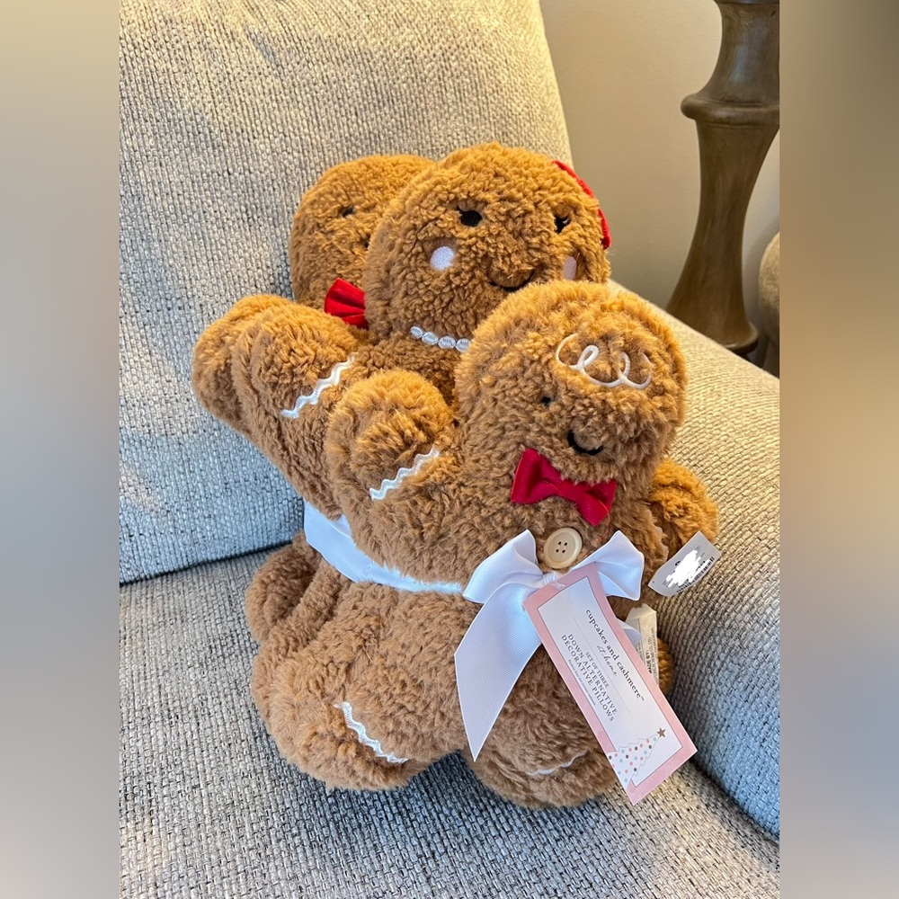 NEW!! Cupcakes And Cashmere Gingerbread Pillow Family